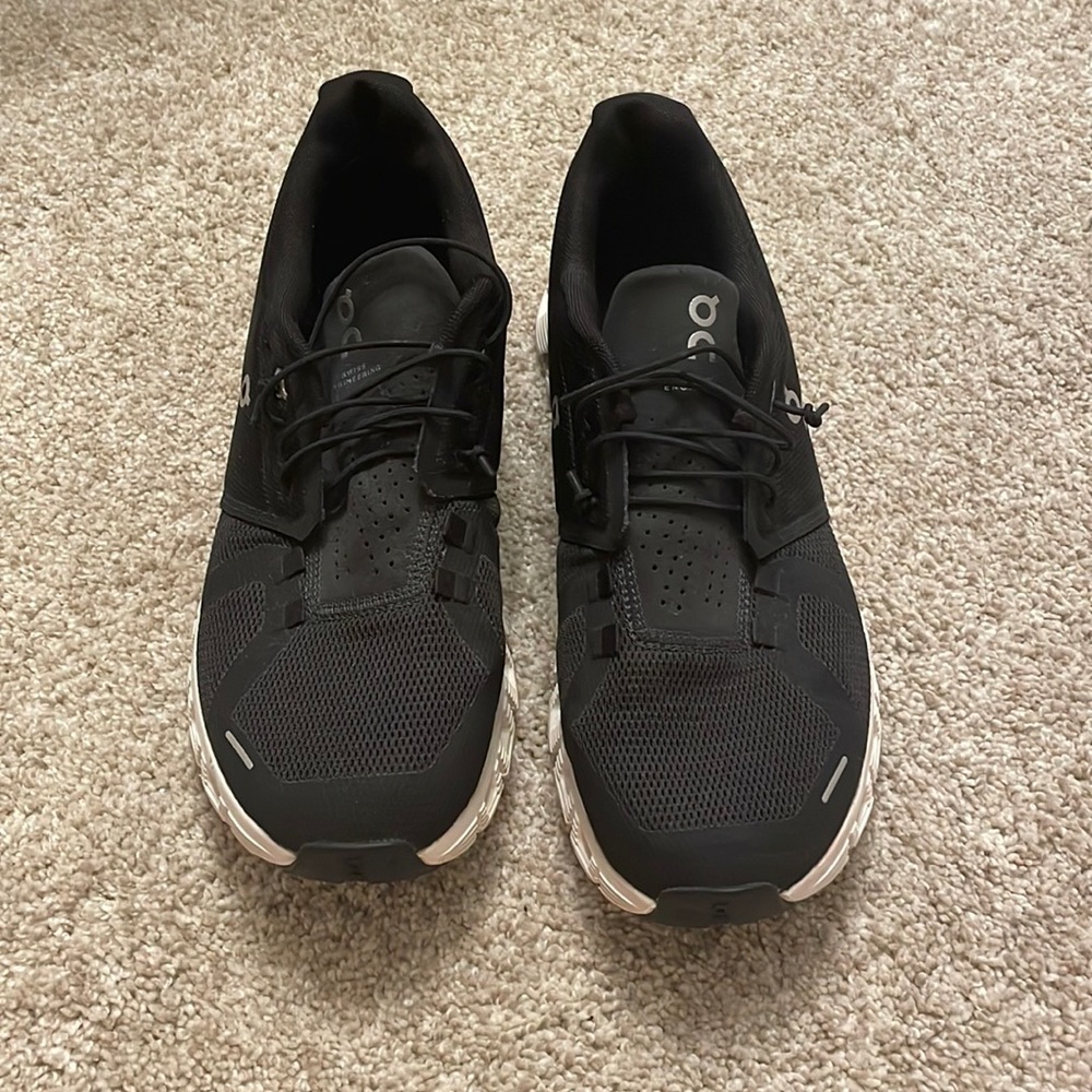 On Cloud - Cloud 5. Black Size 9.5 Like new